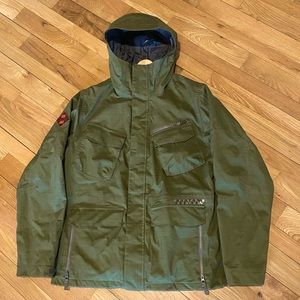 L men’s Burton snowboard shell